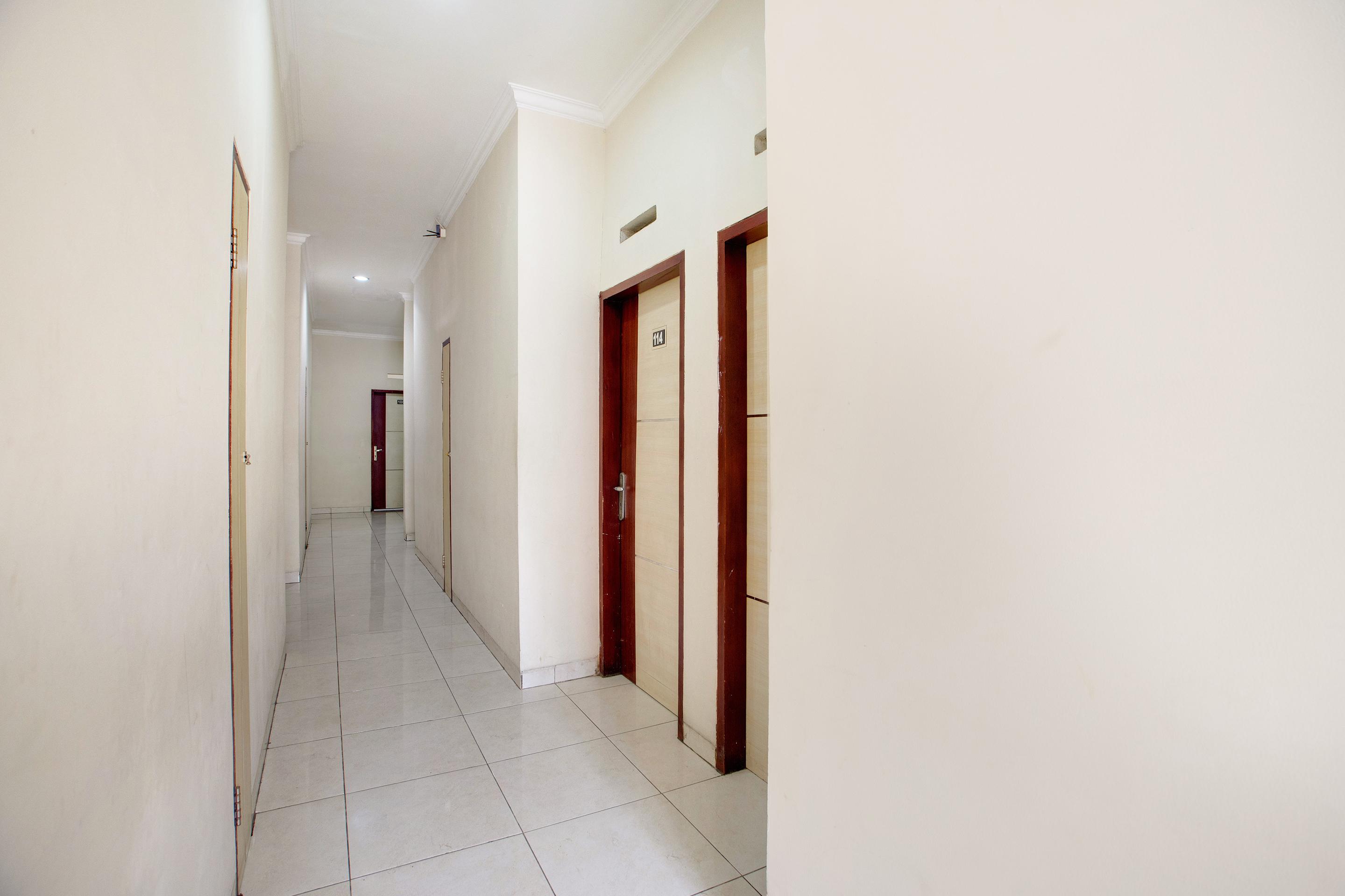 Reddoorz @ Hotel Arimbi Dewi Sartika Baru Bandung Exteriér fotografie